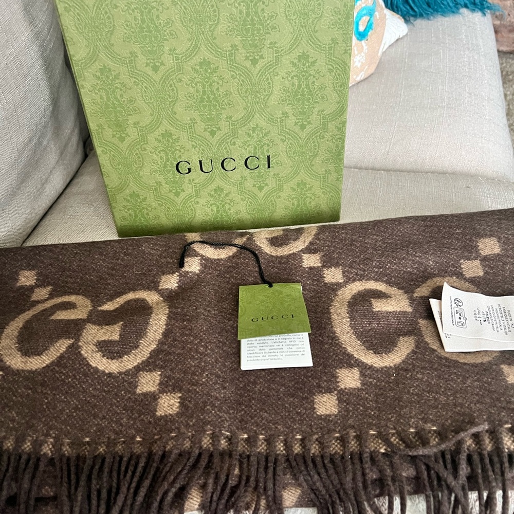 NWT Authentic GUCCI CASHMERE JACQUARD SCARF